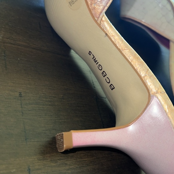 NWOT!! BCBGirls Women's Mules  Style:Melany-SS Roseberry Size: 8.5M - Picture 6 of 8